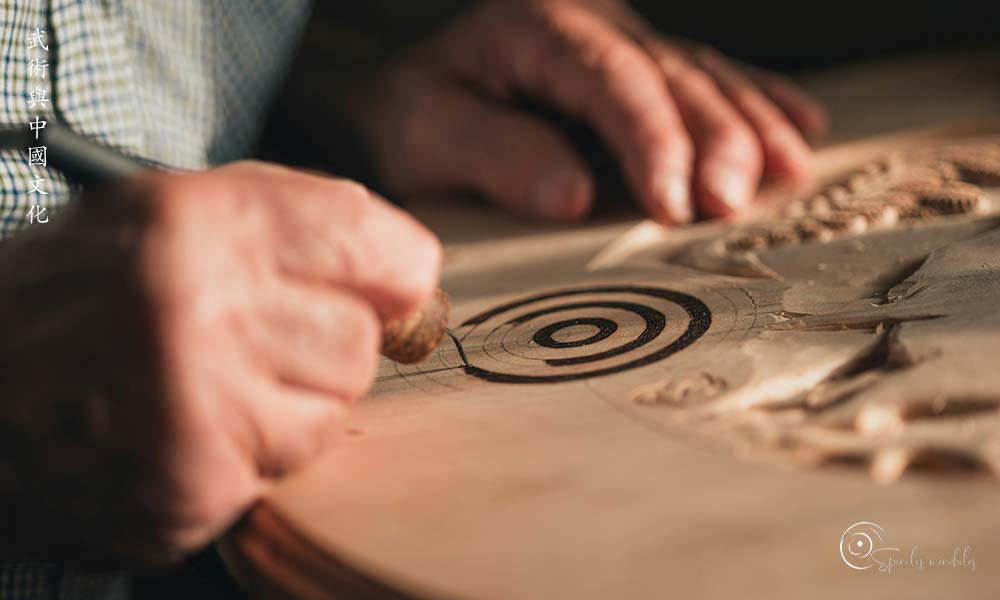 Mani di un artigiano - Spiralis Mirabilis - Rivista dedicata alle arti marziali cinesi e alla cultura tradizionale cinese con focus su Tai Chi QiGong e DaoYin